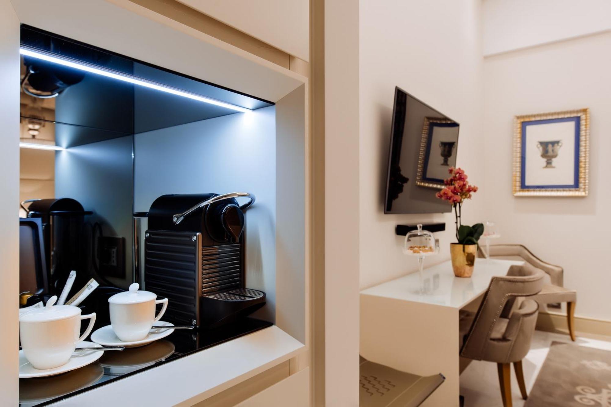 Aleph Rome Hotel, Curio Collection By Hilton Eksteriør bilde